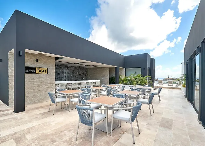 Coastal Escape W Rooftop Pool, Gym & Walk